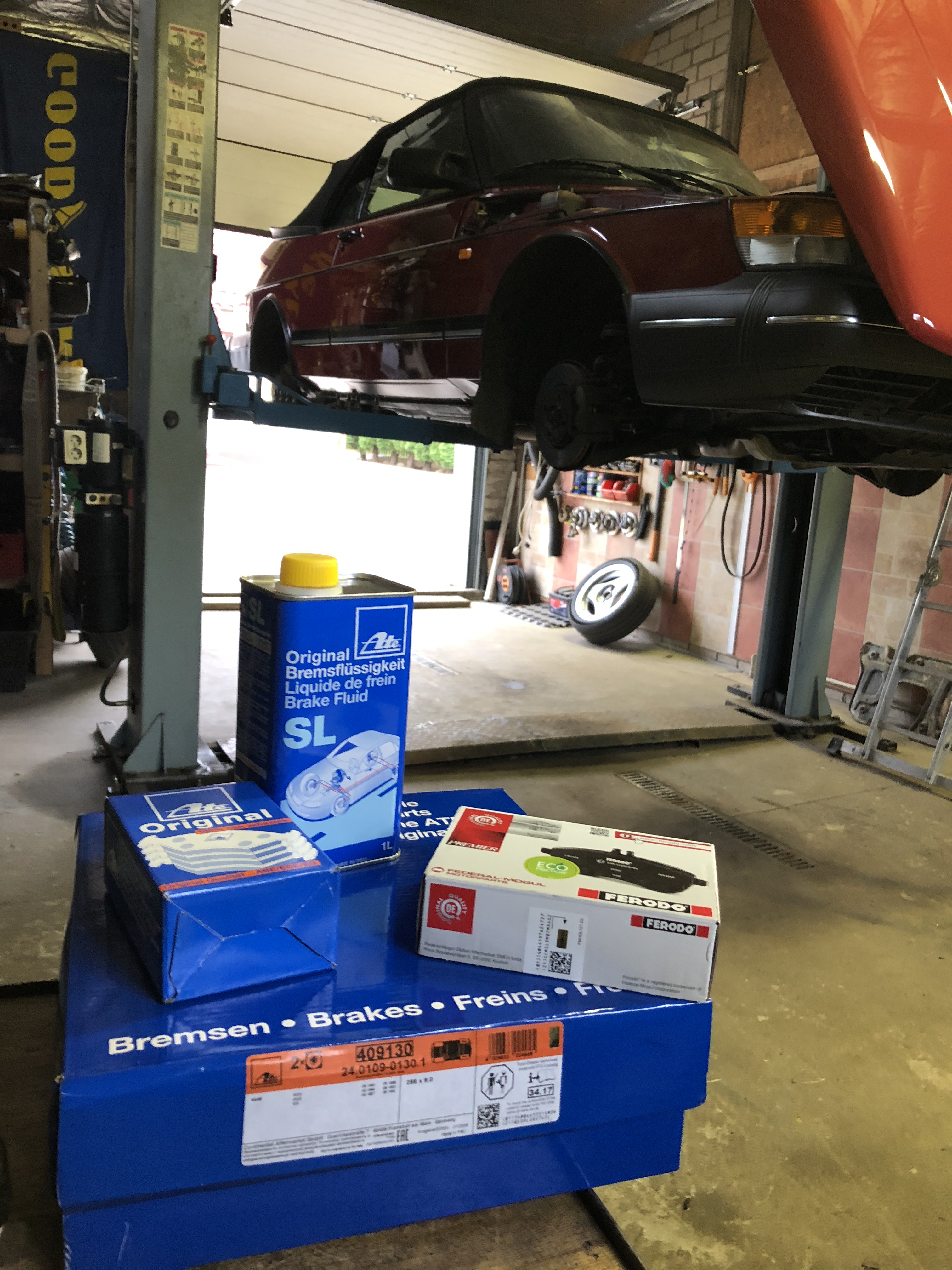 Brake parts.JPG/><br />
			<span class=